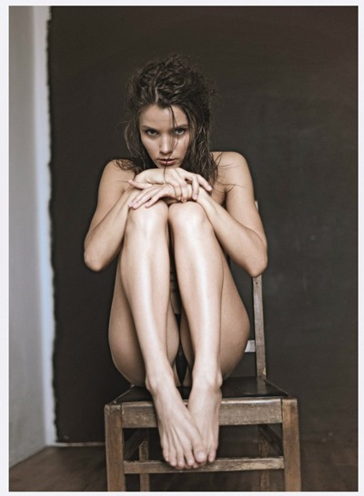 Kris Strange: Красивая и голая девушка