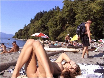 Летняя эротика: Голые на море, на песке, в бассейне