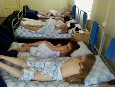Спящие голые девушки