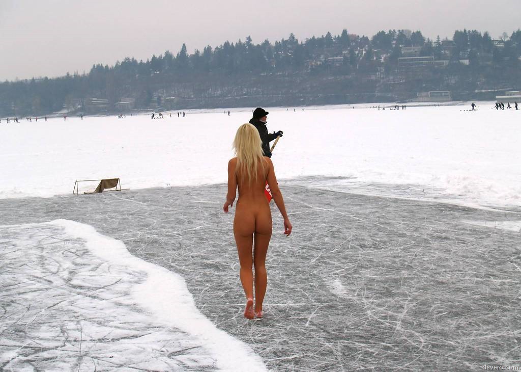 Зимние ню фотографии голых девушек на снегу фото