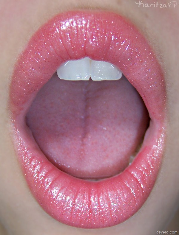 красивые голые губы
