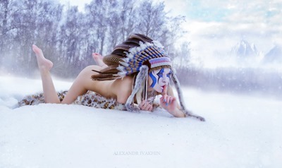 Голая девушка индеец зимой
