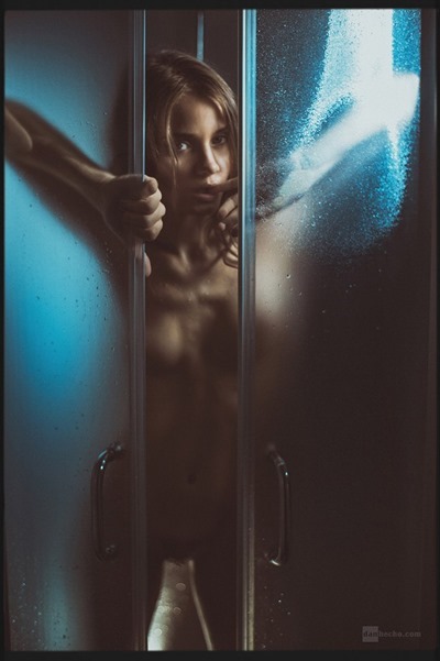 Kris Strange: Красивая и голая девушка