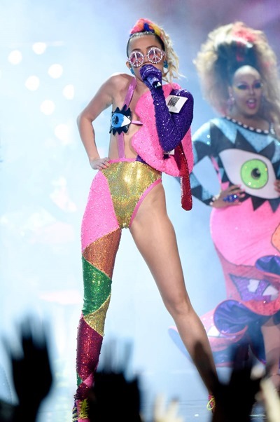 Откровенные наряды Miley Cyrus