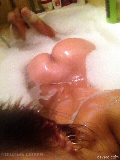 Красивые голые девушки в ванной